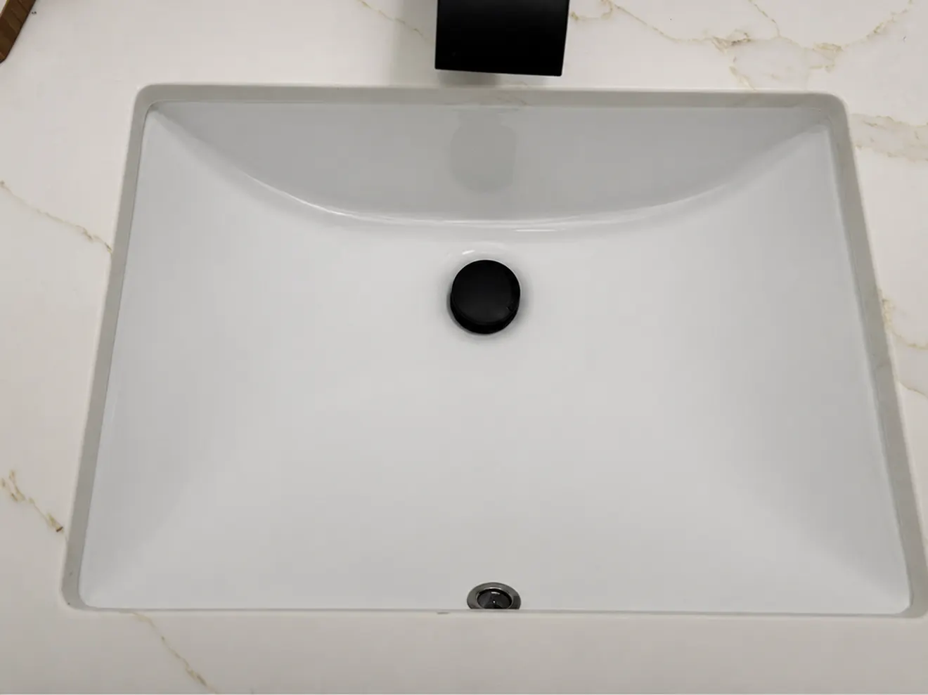 Lavabo limpio después de la limpieza