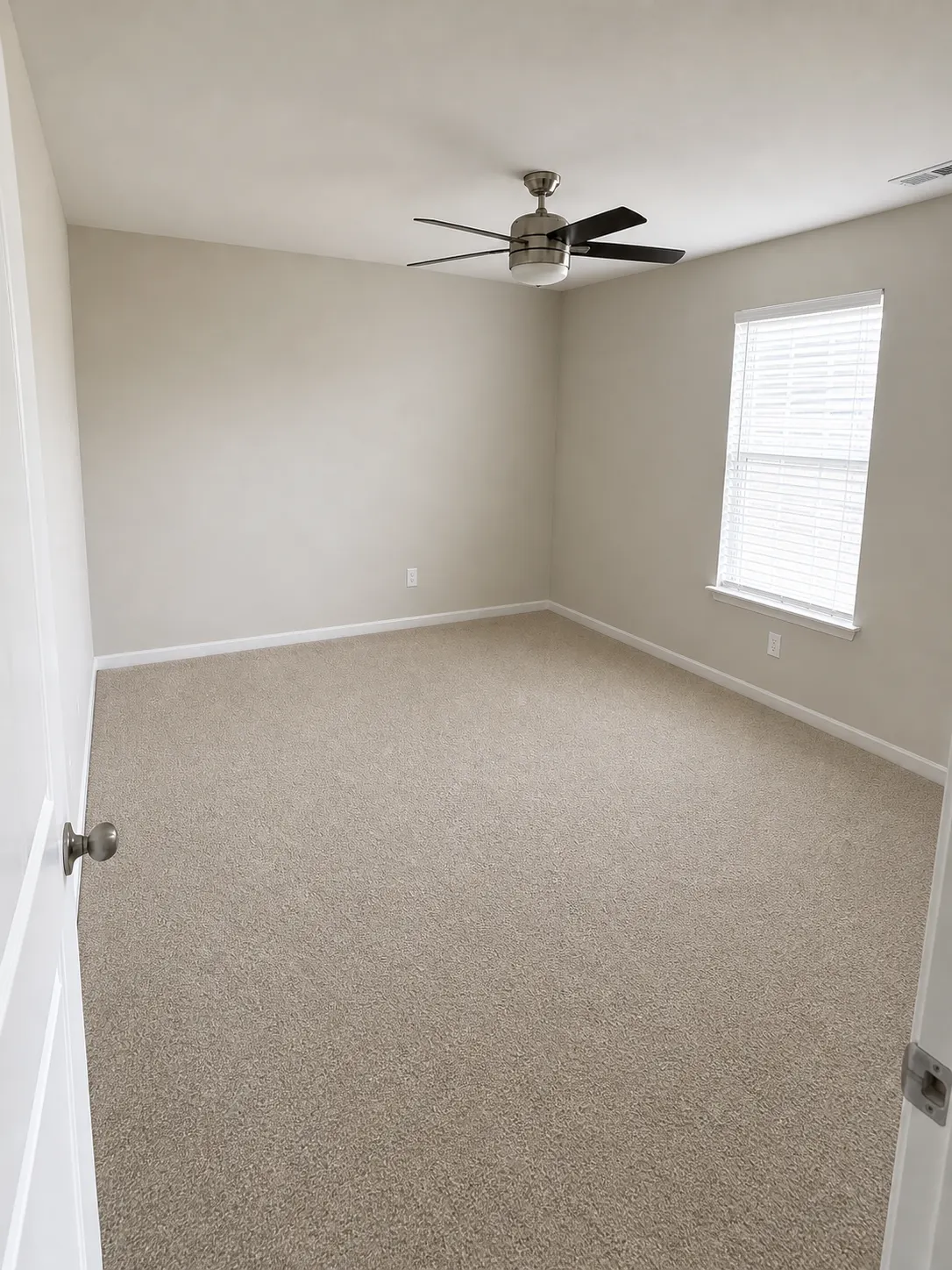 Clean bedroom carpet after refresh